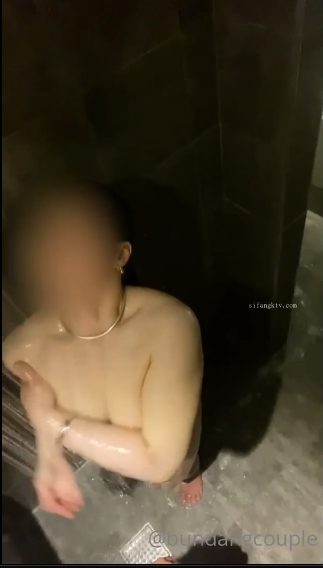 高颜值妹子逼逼粉嫩透视情趣装丁字裤 炮友手指扣逼脱光口交大力猛操 很是诱惑喜欢不要错过